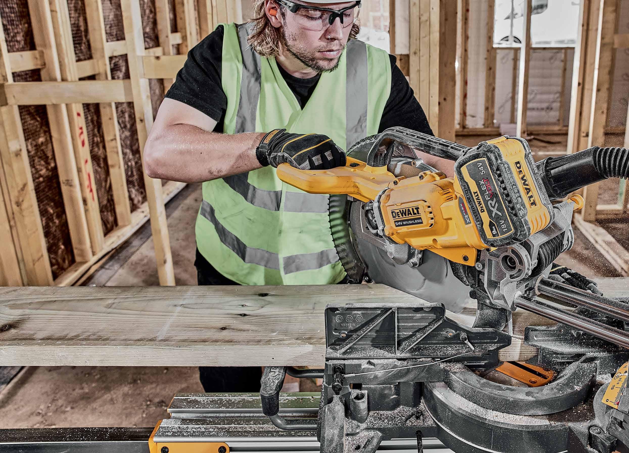 Dewalt flexvolt 2024 305mm mitre saw